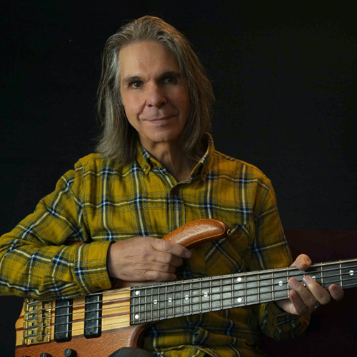 Tony Ballester à la basse